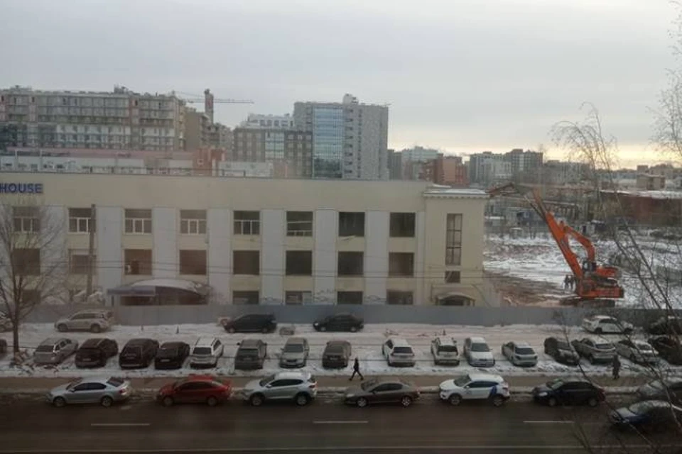Здание объединения "Светлана" сносят на проспекте Энгельса