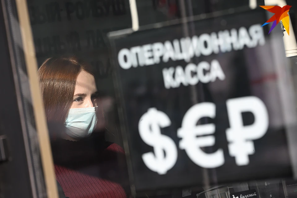 На фоне ситуации на Украине доллар опять пошел вверх, а рубль - вниз.
