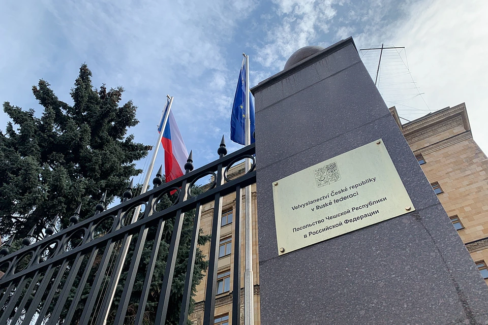 Чешская республика приостанавливает выдачу виз гражданам России