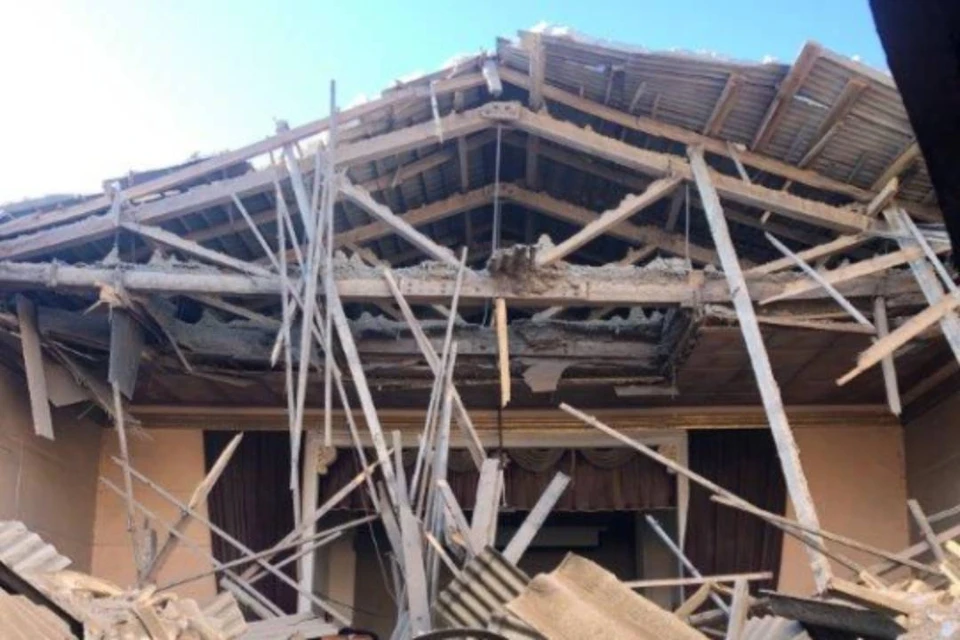 Крыша заброшенного зрительного зала обрушилась в Иркутской области