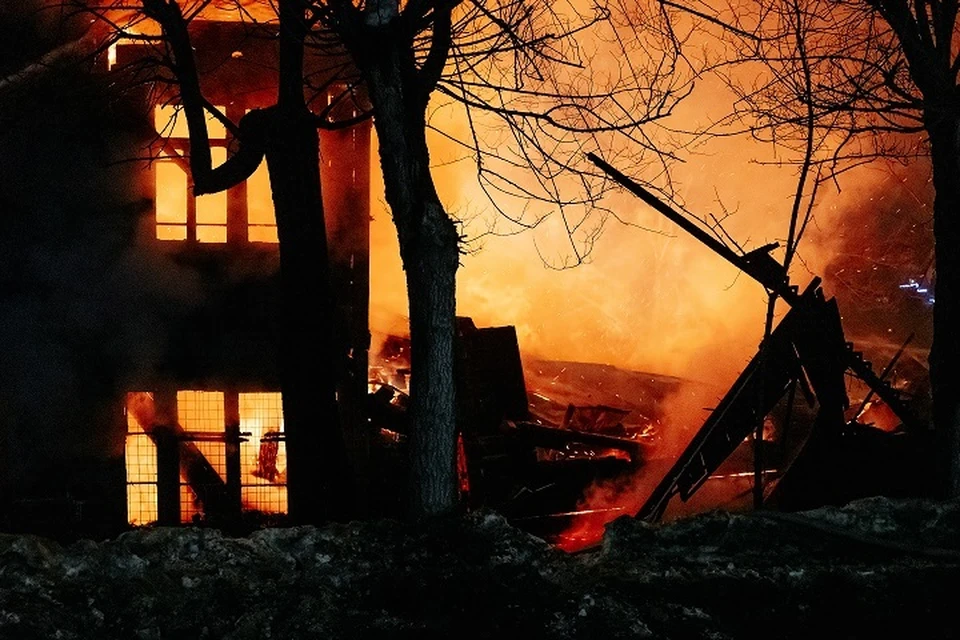 Огонь полностью уничтожил здание Фото: Андрей Малахов