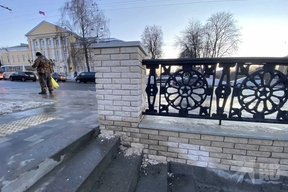 Администрация Рязани прокомментировала ситуацию с разрушением отделки моста на улице Ленина.