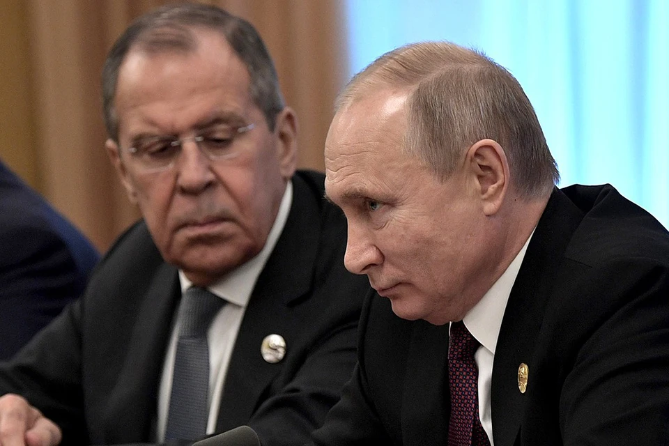 Главы МИД стран Евросоюза решили включить в списки санкций Путина и Лаврова