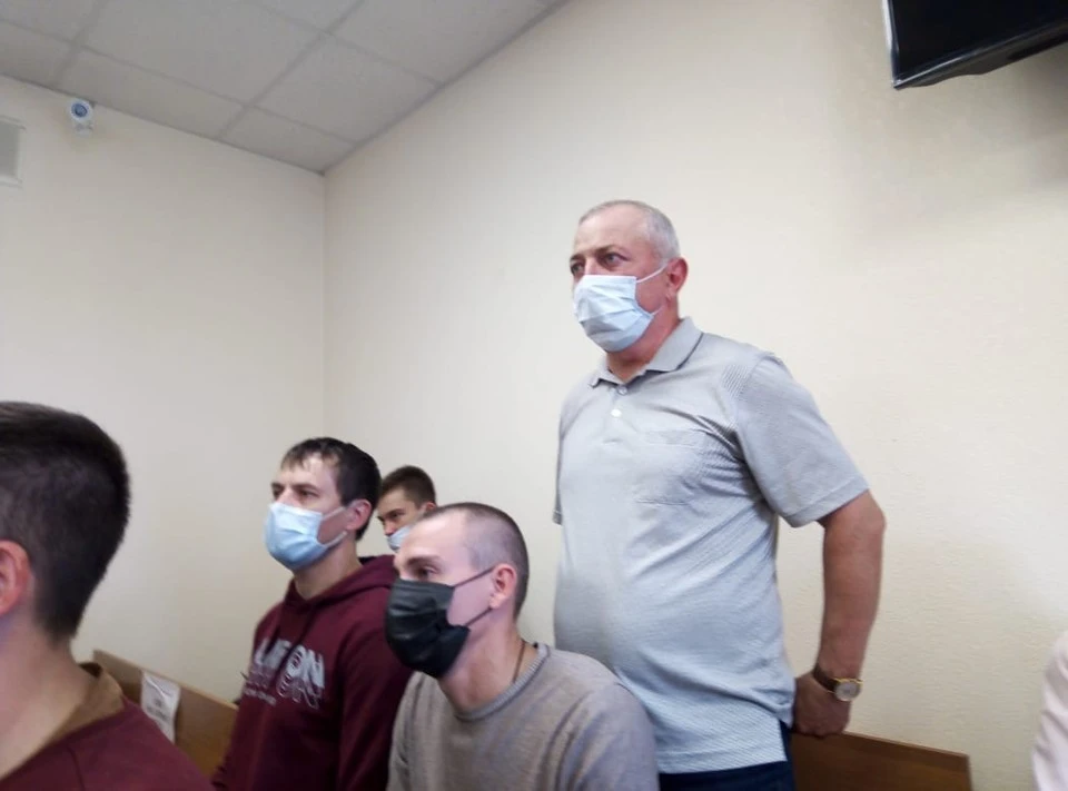Хазрет Дышеков (крайний справа) оштрафован на 400 тысяч рублей, футболисты обязаны заплатить чуть меньшие суммы.