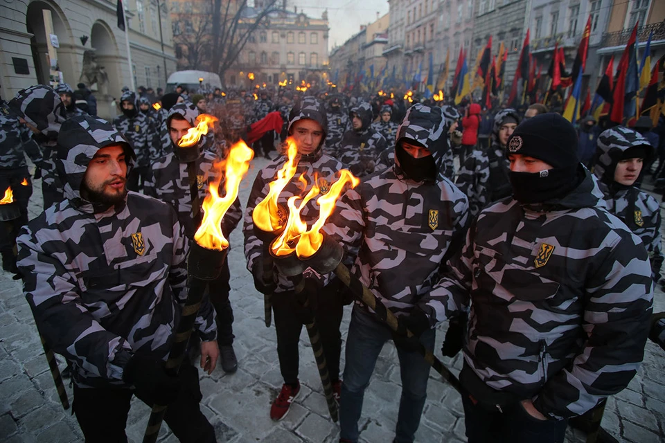 Факельное шествие националистов во Львове в марте 2018 года.