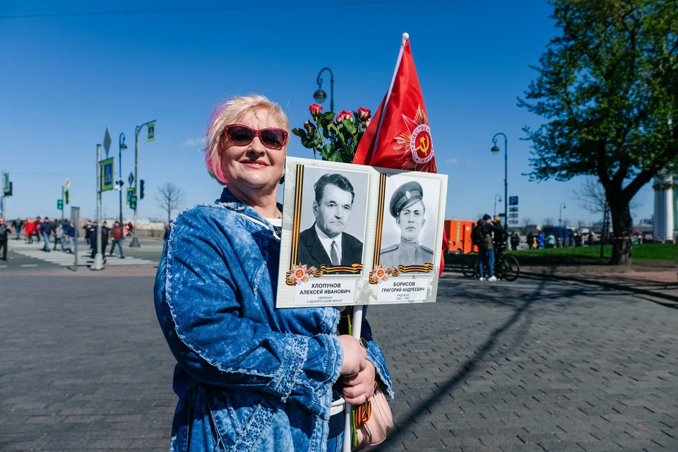 В этом году есть вероятность, что акция "Бессмертный полк" пройдет в офлайн режиме.