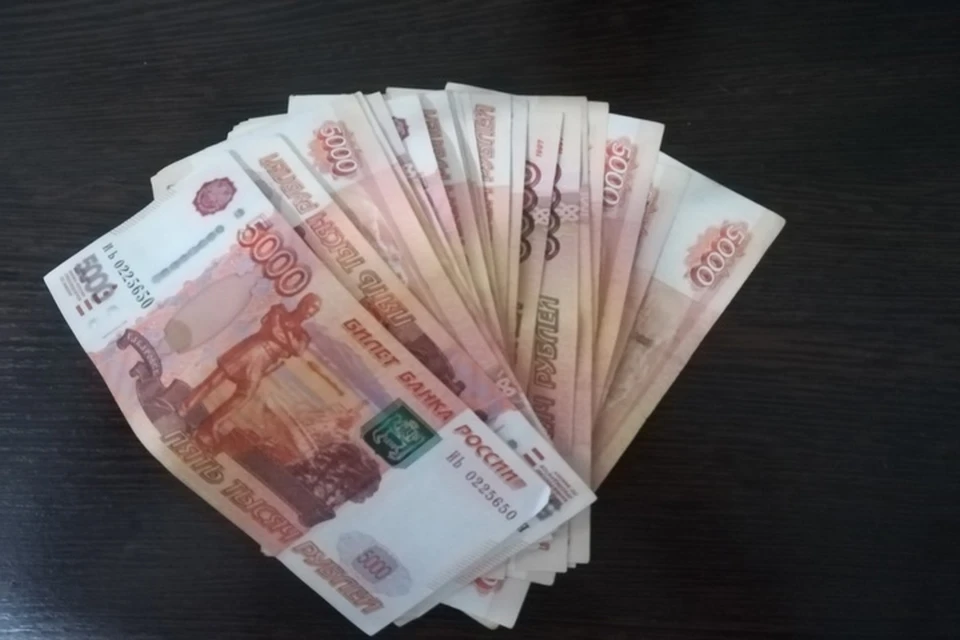 Пожилого мужчину мошенник лишил почти полумиллиона рублей.