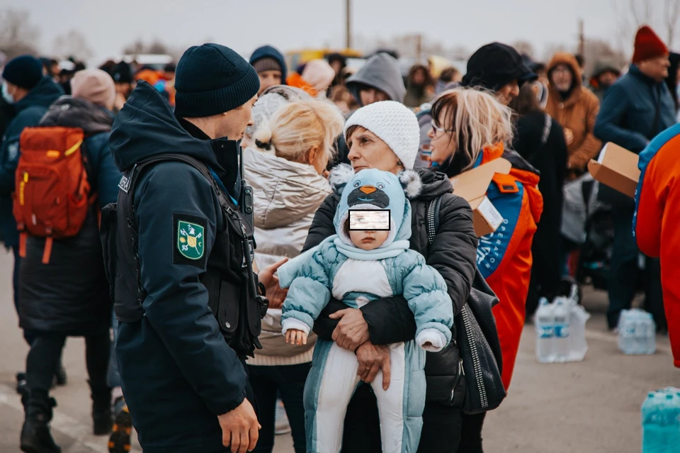 В Молдове всем беженцам из Украины помогают, особое внимание - женщинам с детьми. Фото: Пограничная служба РМ