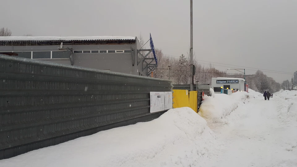 На улице Союзной появился строительный забор. Фото: Анастасия Захарова