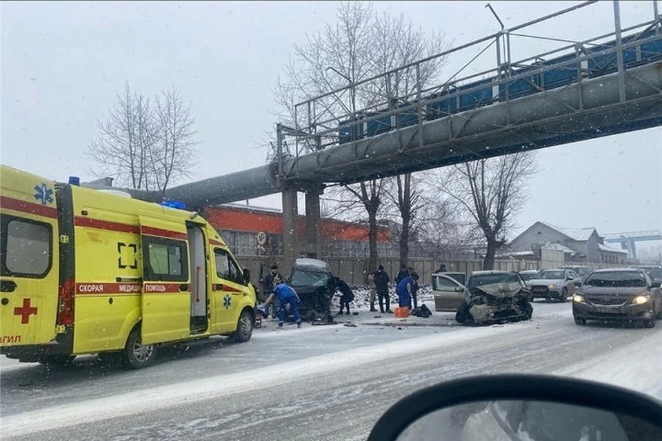 Нижний тагил сегодня. ДТП на Красном Камне Нижний Тагил. Авария на Варшавском шоссе. ДТП В Нижнем Тагиле сегодня. Авария Восточное шоссе Нижний Тагил.