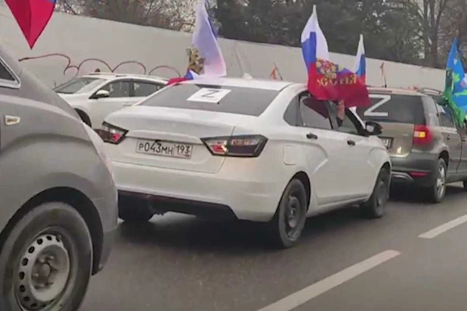 Автопробег «Za победу» в поддержку российской армии прошел в Краснодаре Фото: кадр из видео