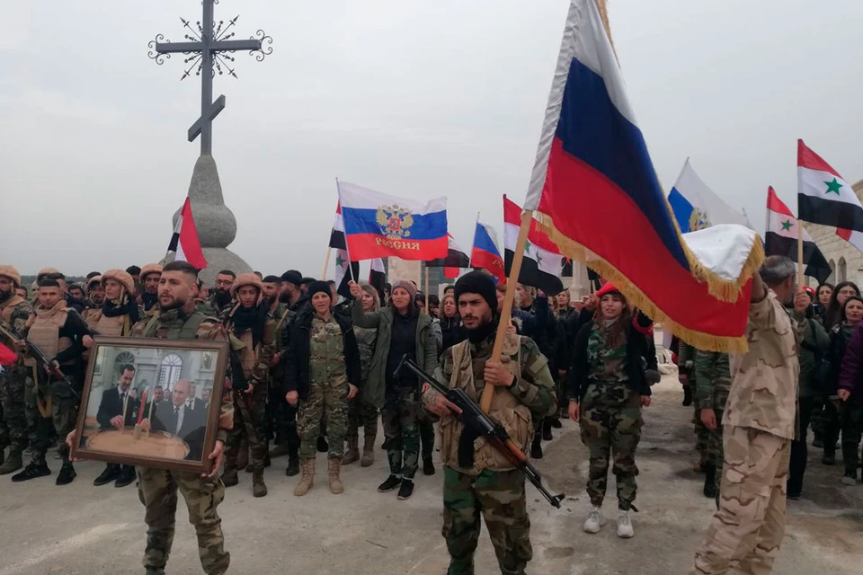 Бойцы сирийских городов вышли на митинги в поддержку России