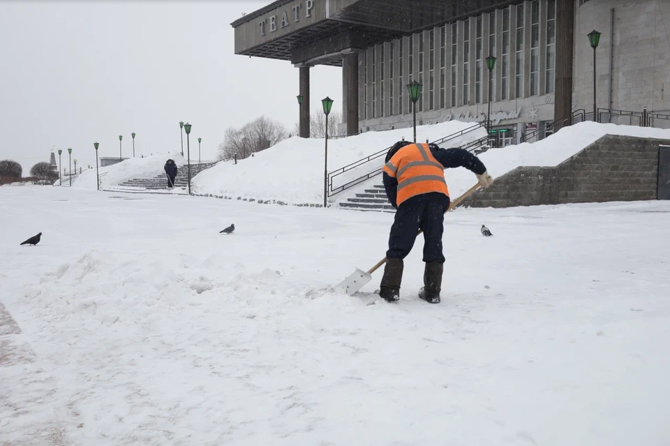 Днем температура воздуха составит до -12...-14°С.