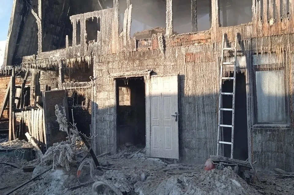 Огонь уничтожил квартиру семьи с детьми. Фото: предоставлено членом Общественной палаты Тугулымского городского округа Александром Нагибиным