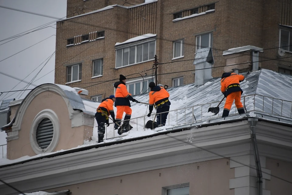 В Новосибирске крыши многоэтажек очистят от снега до 15 марта.