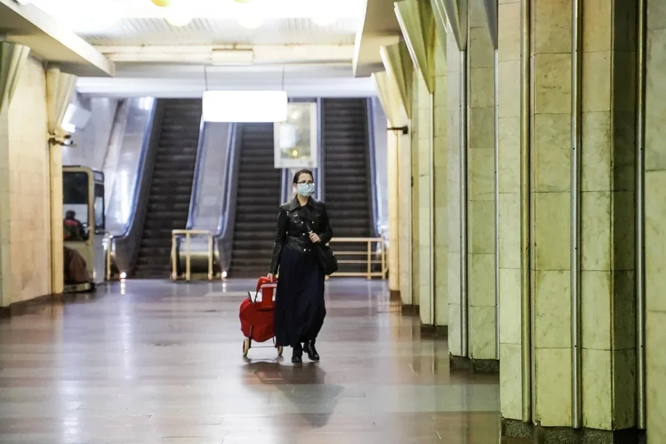 Жителей попросила подняться из-за закрытия метро