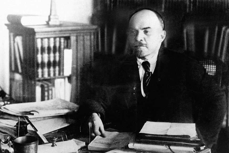 Владимир Ильич Ленин принимал непосредственное участие в создании Украинской республики.