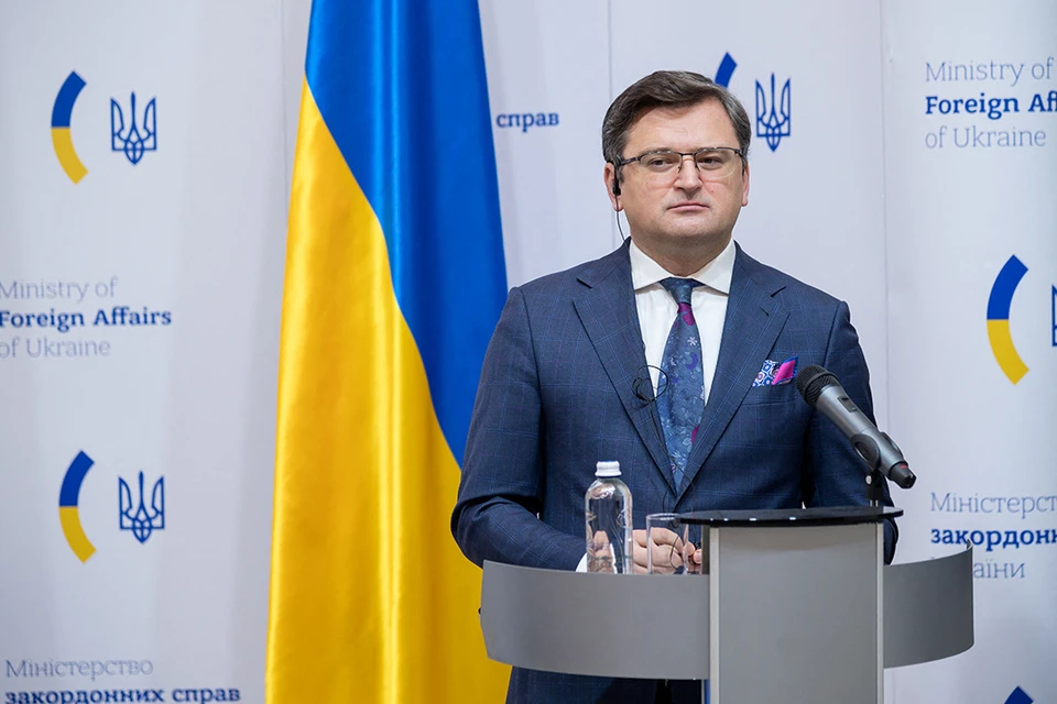 Официальный представитель Кремля Дмитрий Песков поставил под сомнение профессиональную пригодность главы МИД Украины Кулебы.