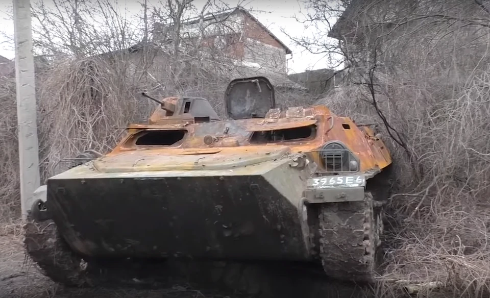 В поселке у моря у националистов во дворе стояла бронетехника. Фото: УНМ ДНР