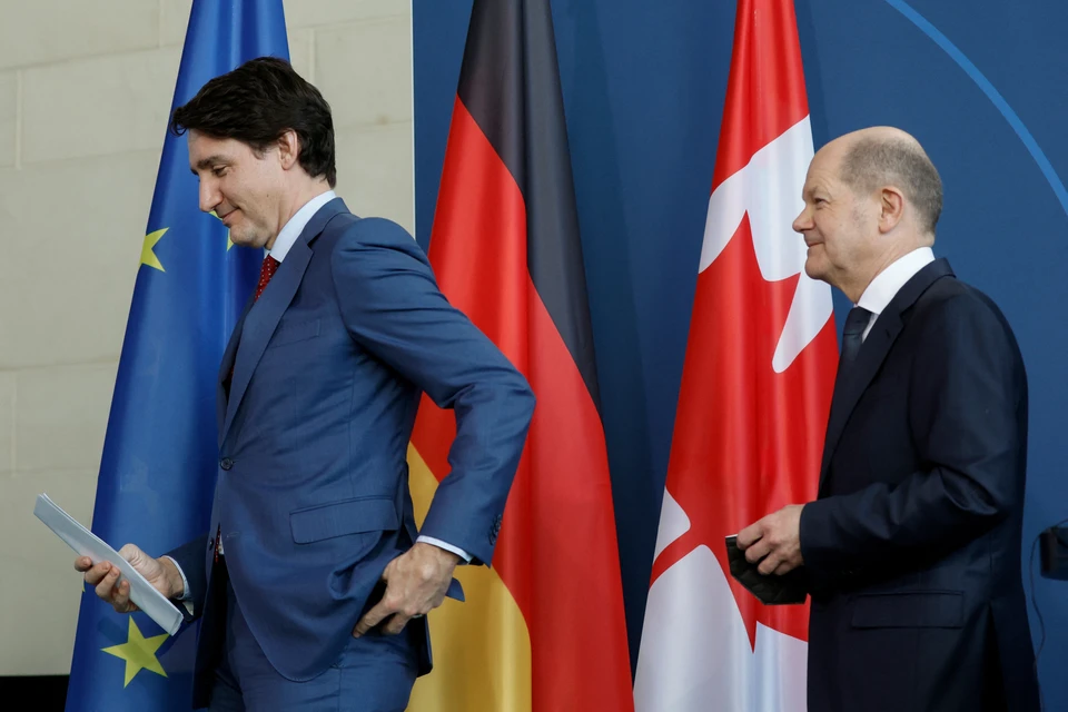 На встрече с Олафом Шольцем в Берлине канадский премьер сказал, что собирается «кое-что сделать c потоком дезинформации и манипуляций» со стороны России.