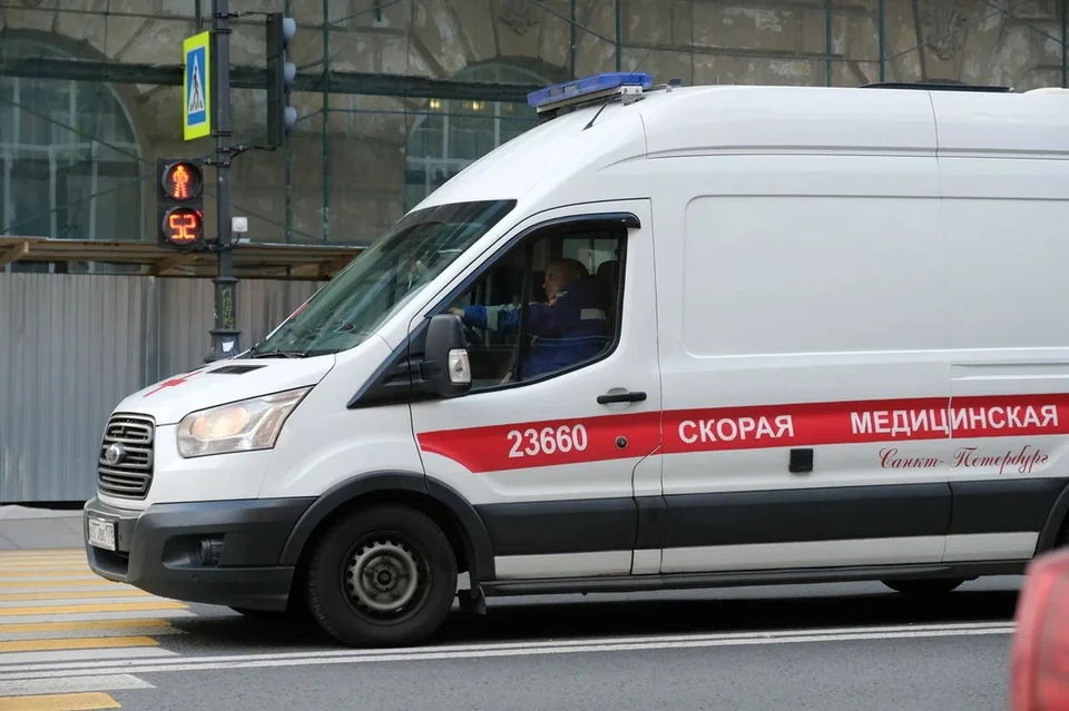 В Петербурге полиция ищет родителей полураздетого и избитого мальчика.