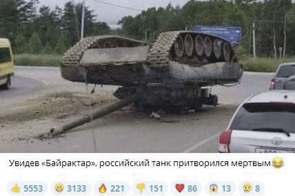 Нет сейчас такой зеленой листвы, как на фотографии, а на машине на переднем плане — российские номера.