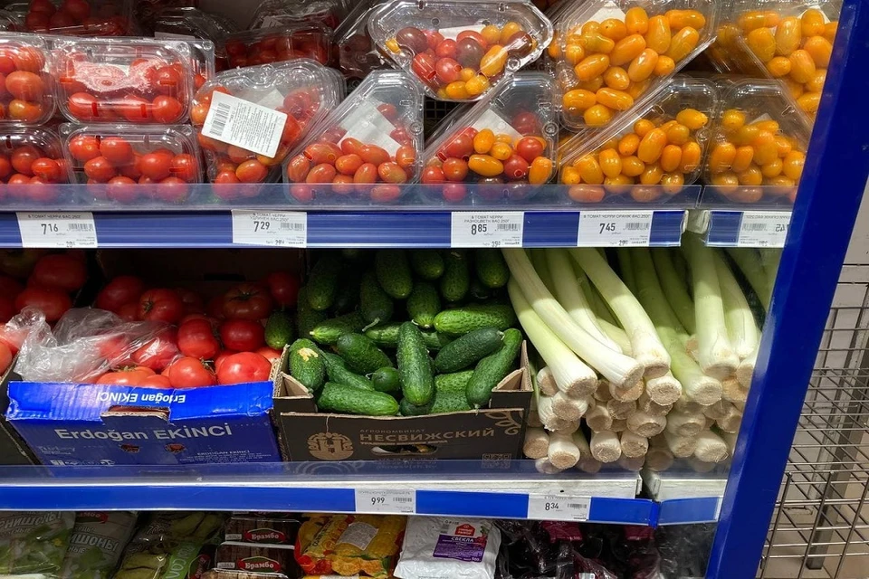 Пока в Беларуси хватает любых продуктов - и своих и зарубежных. Только цены заметно подросли. Фото: Вадим БЕЛЯЕВ