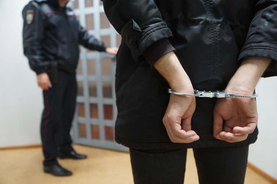 Сайту kp.ru стала известна личность мужчины, который был задержан накануне за мошенничество на 37 миллионов рублей.