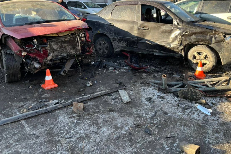 Водителю Peugeot стало плохо за рулем, он протаранил семь автомобилей и сбил пешехода в Иркутске II. Фото: ГИБДД Иркутск