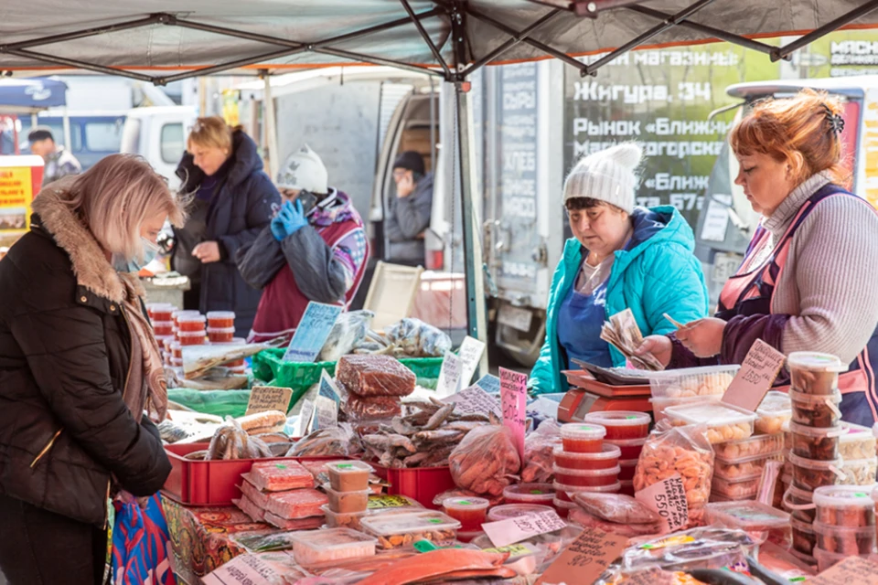 Продавать будут молочные продукты, мясо и многое другое. Фото: пресс-служба администрации Владивостока.