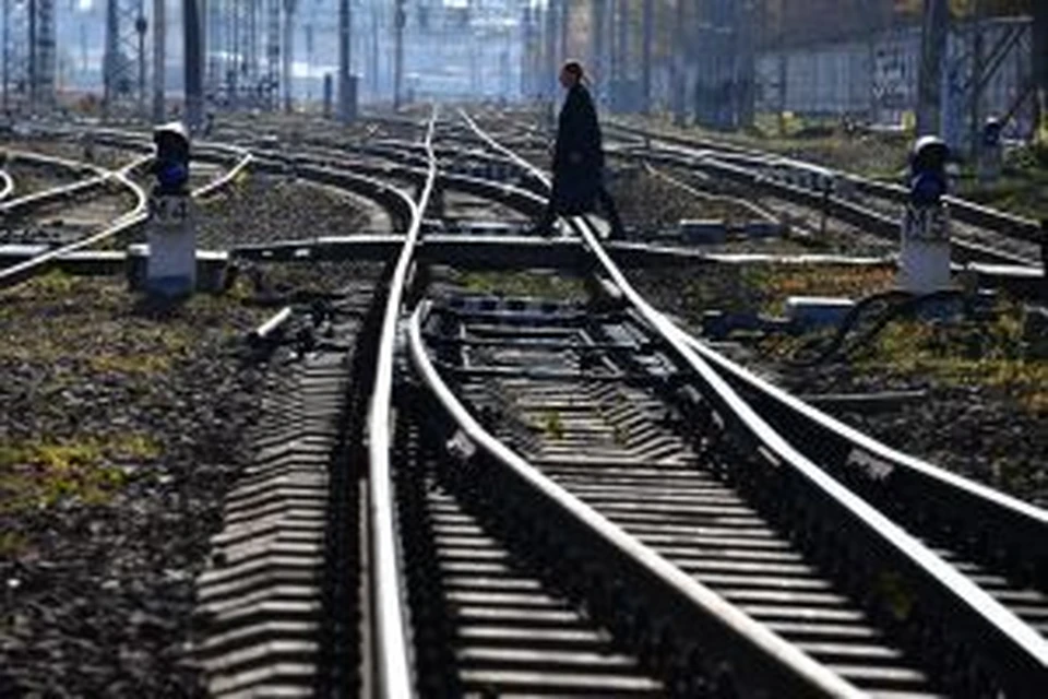 Несмотря на экстренное торможение, поезд сбил женщину Фото: Иван МАКЕЕВ
