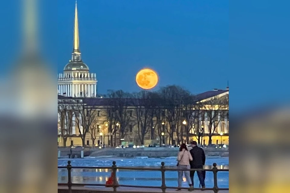 Луна сегодня в санкт петербурге фото