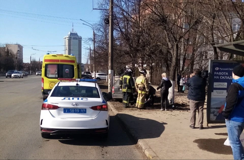 Пешехода сбили на автобусной остановке Фото: УГИБДД России по Тверской области
