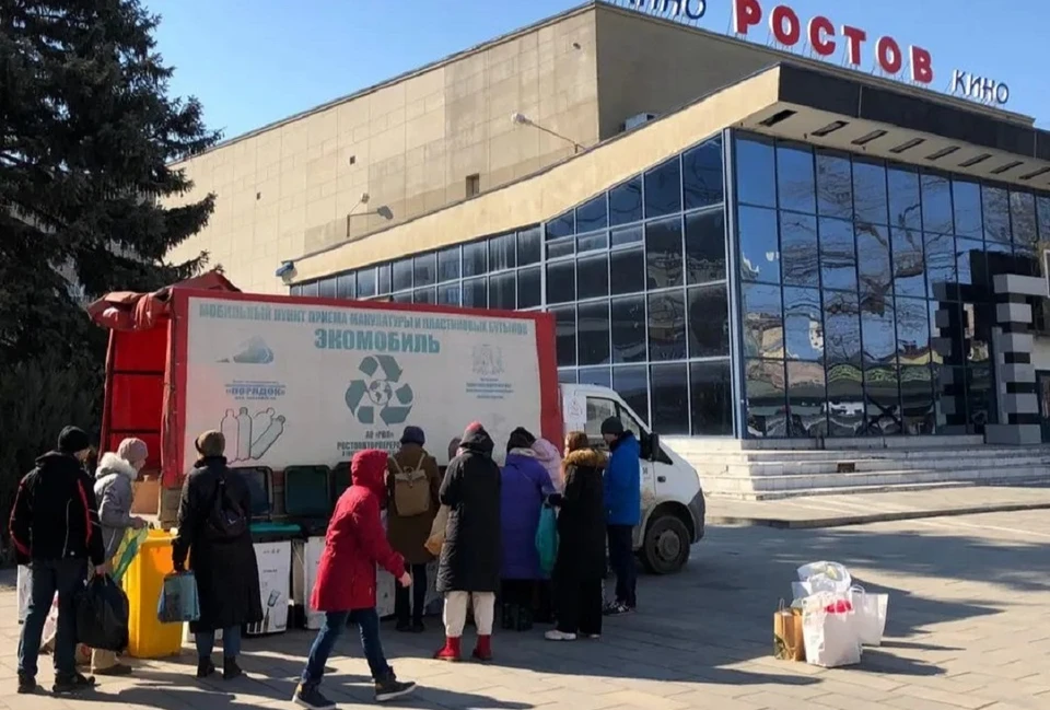 500 участников акции сдали 310 килограммов макулатуры, 100 килограммов пакетов с пакетами и 120 килограммов пластика. Фото: страница движения «Экомост» Vkontakte.