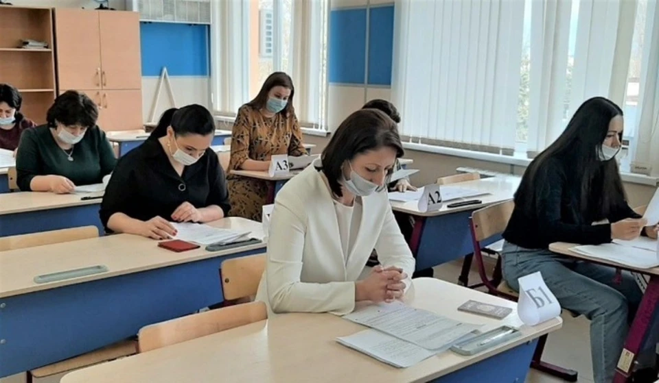 В Смоленской области родители школьников могут пройти сокращенный вариант ЕГЭ по математике. Фото: страница губернатора Алексея Островского в соцсетях.