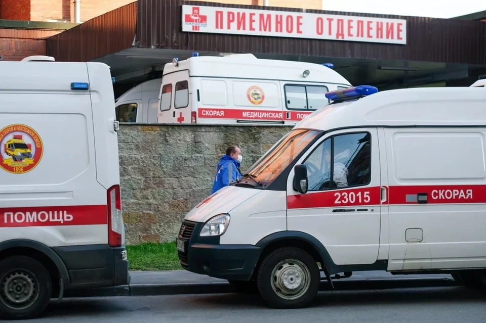 В Петербурге спасают беременную петербурженку, отравившуюся наркотиками.