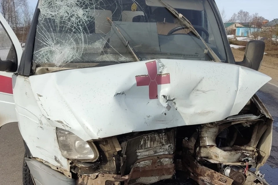 В Липецкой области в ДТП попали машина "скорой помощи" и погрузчик