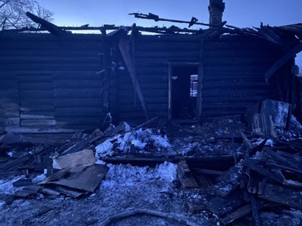 В Тобольском районе женщина и ее ребенок погибли во время пожара в деревянном доме Фото: СУ СК РФ по Тюменской области