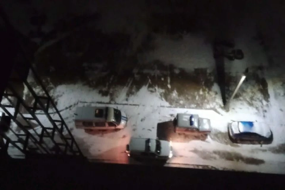 Ярославец устроил стрельбу во дворе дома. ФОТО: группа "Жесть Ярославль" ВКонтакте