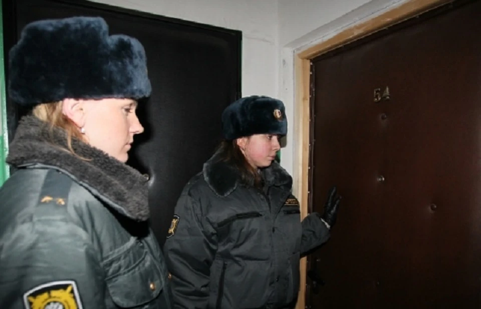 За семьей будут наблюдать члены комиссии по делам несовершеннолетних и защите их прав при администрации Дзержинского района.
