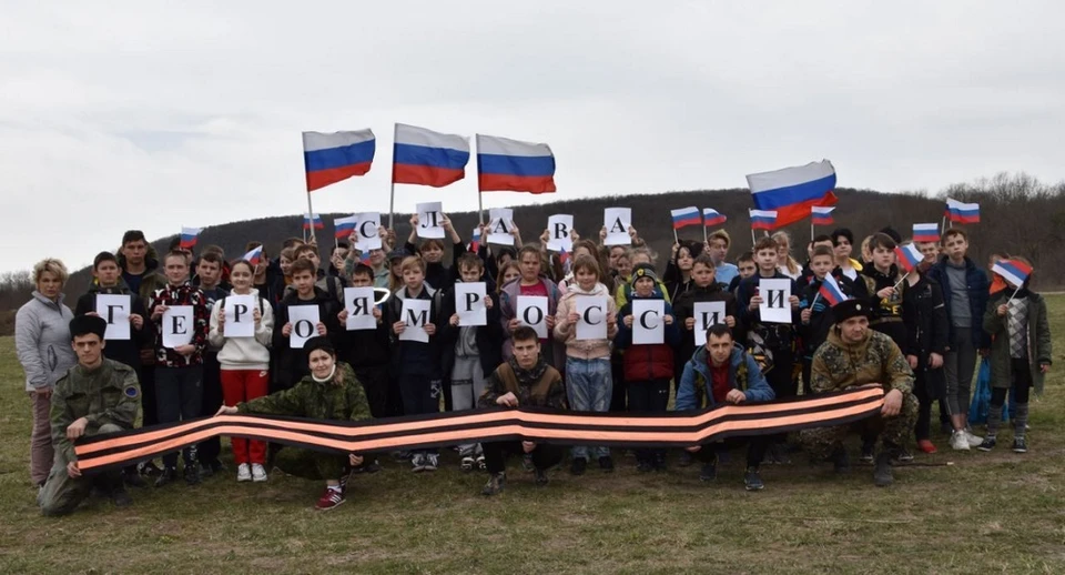 Ребята поднялись в горы вблизи станицы Шапсугской Фото: пресс-служба администрации Краснодарского края