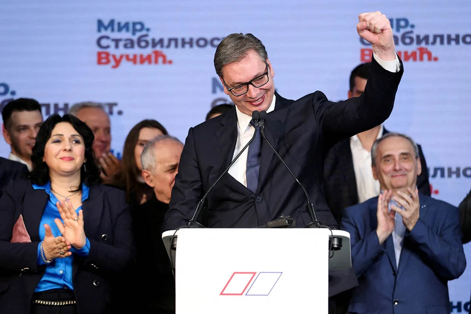 Александр Вучич празднует победу на выборах.