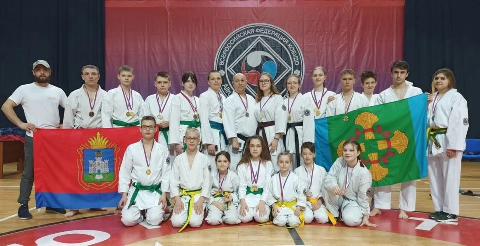 Спортсмены орла. Восточные боевые искусства российские спортсмены. Орел единоборства. Мастер по восточным единоборствам. Прошел Чемпионат России по кобудо в Подольске.