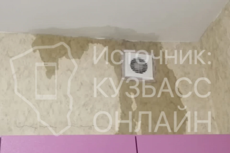 В кузбасском городе одну из квартир затопил тающий снег. Фото:Цифровая платформа «Кузбасс Онлайн».