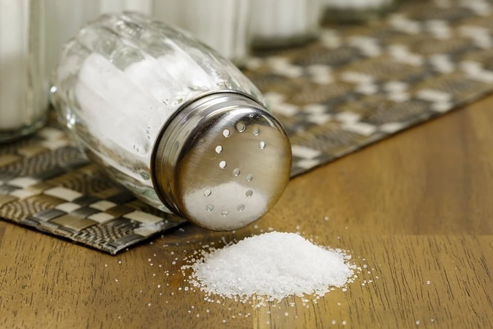 Стало известно, чем заменят в белорусских магазинах украинскую соль и что будет с сахаром. Фото: pixabay.com