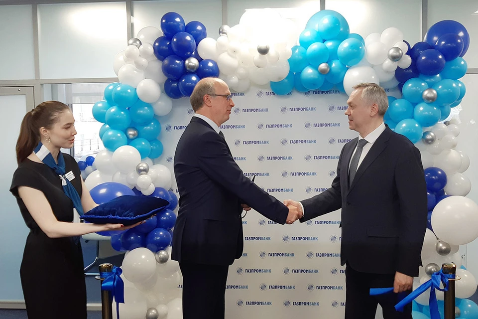 Андрей Травников (справа): - Газпромбанк усиливает контроль за выданными авансами, что способствует успешной реализации проектов.