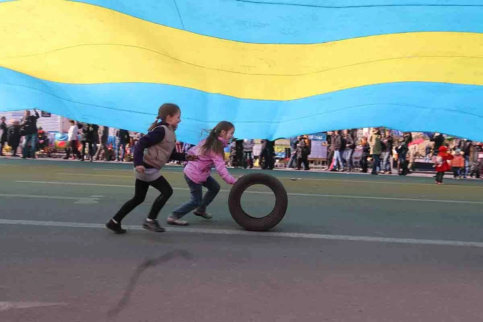 Очередным залпом экономических санкций по России выстрелила Украина - объявила о введении полного торгового эмбарго.