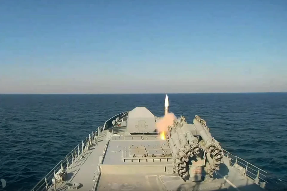 Цель была уничтожена пуском двух ракет корабельного зенитного ракетного комплекса «Штиль». Фото: скриншот из видео Минобороны РФ