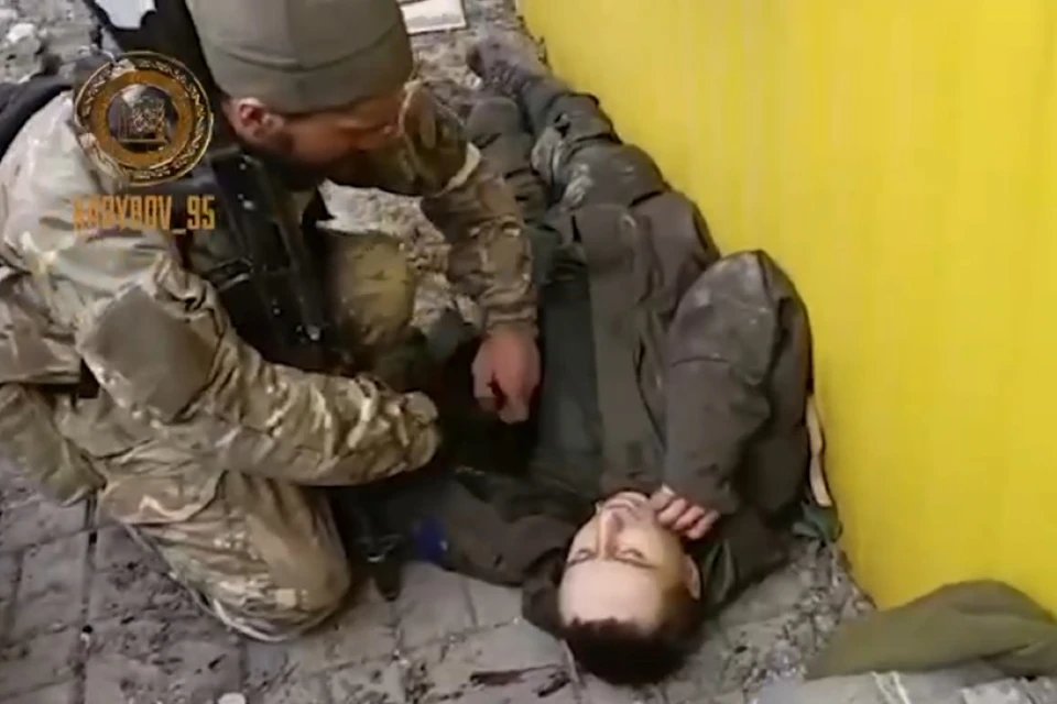 Один из украинских бойцов не стал рисковать жизнью и сдался. Фото: стоп-кадр видео