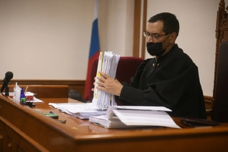 Ему на помощь пришел один мужчина.